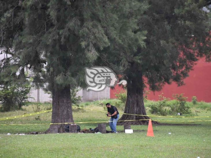 Sicarios acribillan a hombre en Huiloapan y burlan a fuerzas policiales