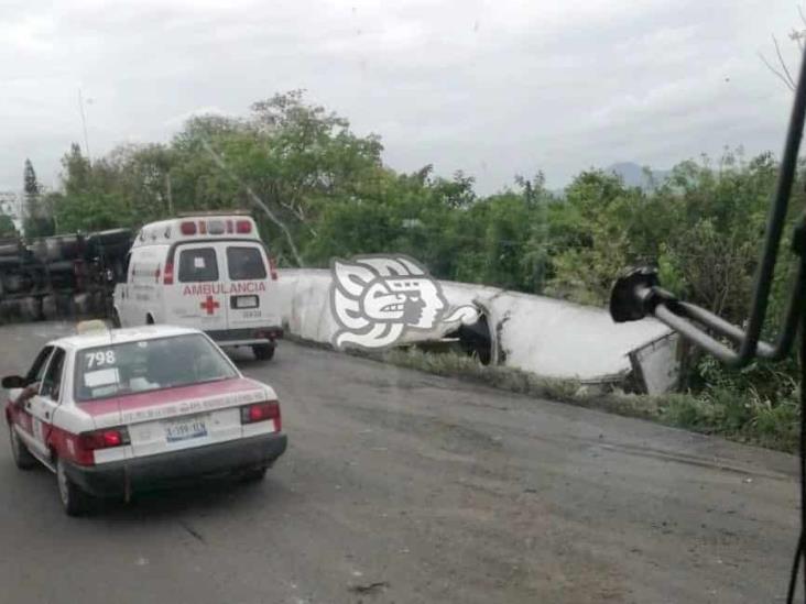 Volcó tráiler con limón entre San Rafael y Martínez de la Torre