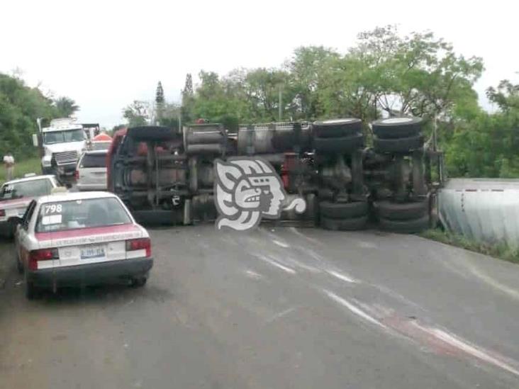 Volcó tráiler con limón entre San Rafael y Martínez de la Torre