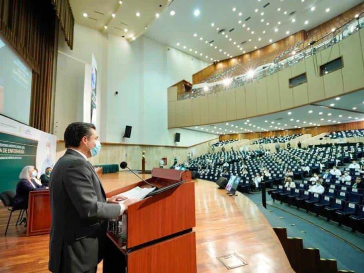 IMSS rinde homenaje a enfermeras y enfermeros