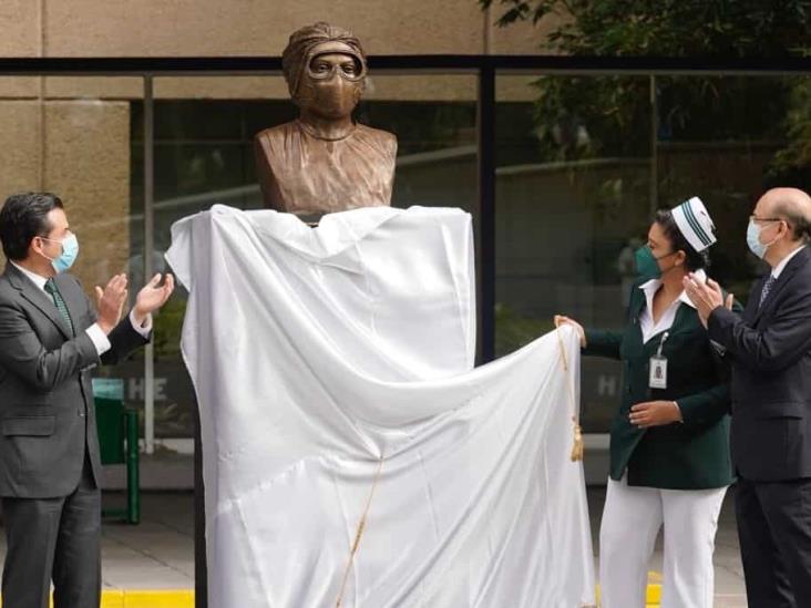 IMSS rinde homenaje a enfermeras y enfermeros