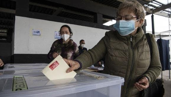 Inicia Chile segunda jornada de histórica elección