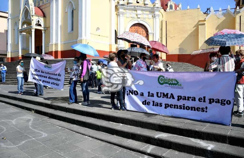 Pensionistas de Veracruz piden que pensión no se pague en UMAS