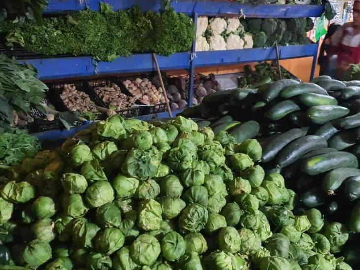 Comerciantes notan incremento en canasta básica jarocha