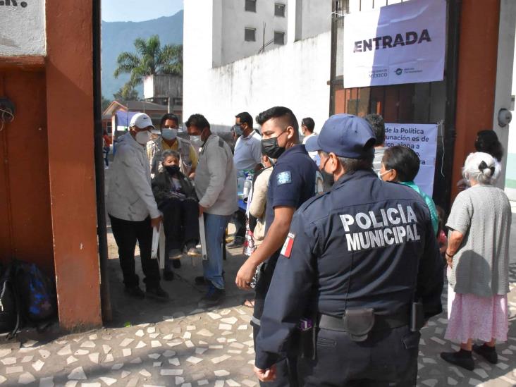 En Mendoza, aplican segunda dosis de vacuna anticovid a adultos mayores