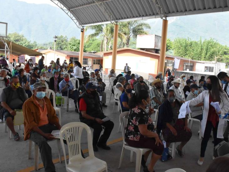 En Mendoza, aplican segunda dosis de vacuna anticovid a adultos mayores