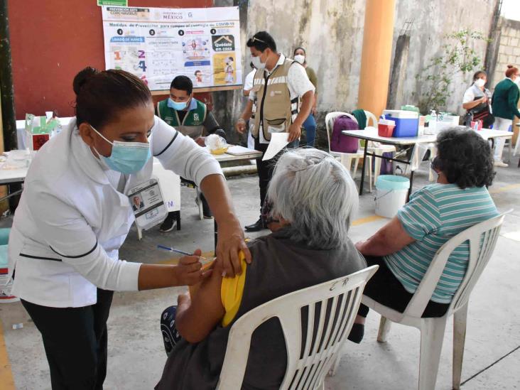 En Mendoza, aplican segunda dosis de vacuna anticovid a adultos mayores