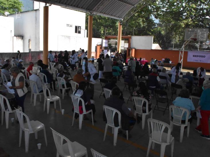 En Mendoza, aplican segunda dosis de vacuna anticovid a adultos mayores