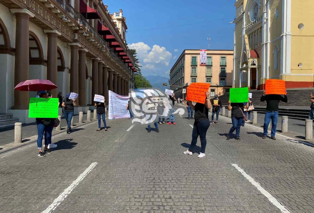 Protestan integrantes del Cecytev en Xalapa; exigen reinstalación de trabajadores