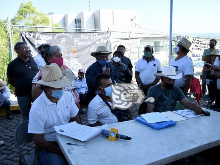 Toman sede de Conagua en Xalapa; van contra termoeléctrica de Huesca