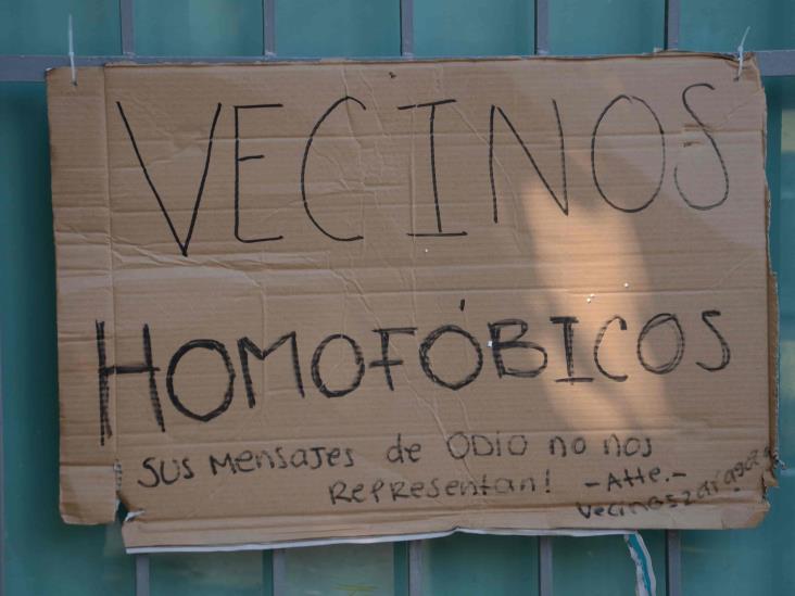 Dejan mensaje de odio a las afueras de bar LGBT en Veracruz