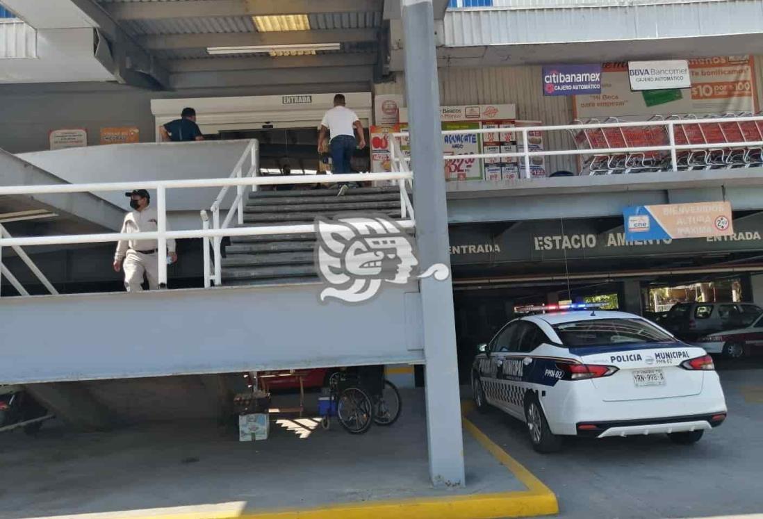 Solitario ladrón asaltó a cajera de centro comercial en Nanchital