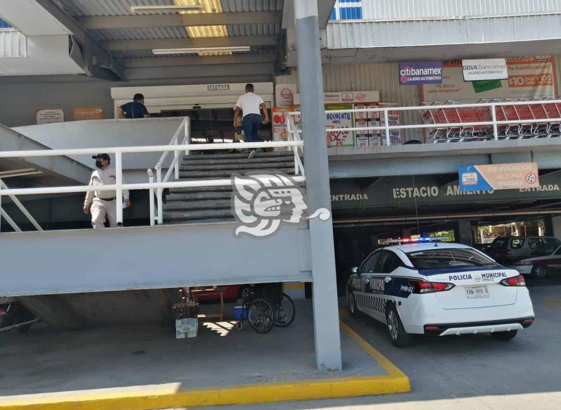 Solitario ladrón asaltó a cajera de centro comercial en Nanchital