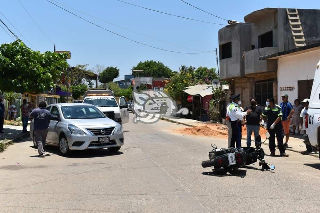 Comerciante lesionada tras choque en Acayucan