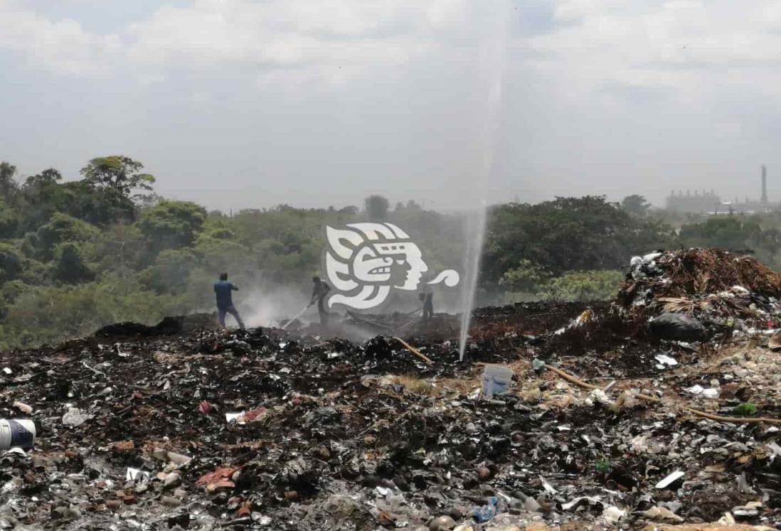 Pequeñas fumarolas en el basurero afectan a nanchitecos