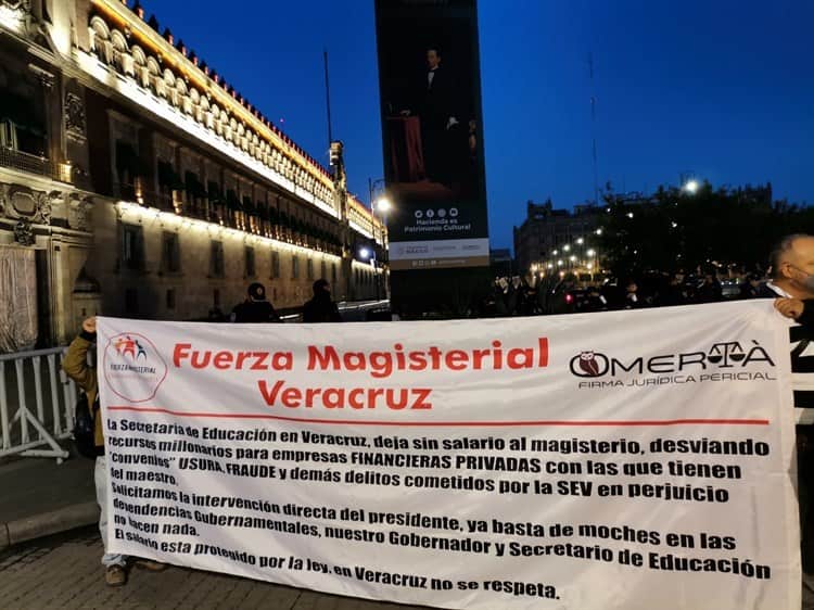 Maestros veracruzanos piden intervención de AMLO ante descuentos en nómina