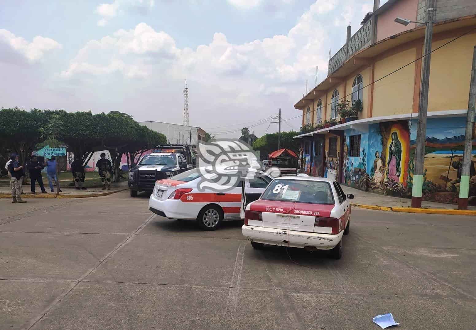 Discuten taxistas tras chocar en el centro de Soconusco