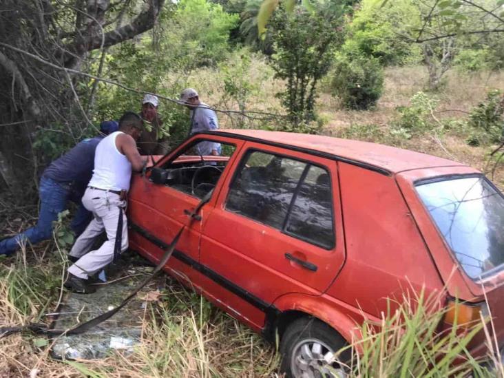 Se registra volcadura en localidad de Rancho del Padre