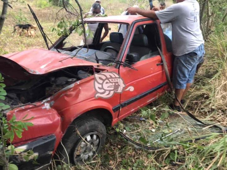 Se registra volcadura en localidad de Rancho del Padre