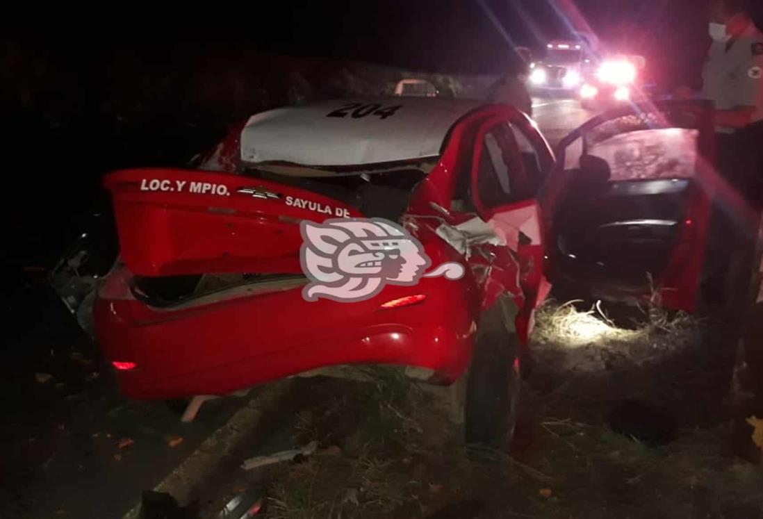 Abandona taxi tras choque en la Transístmica Sayula – Acayucan