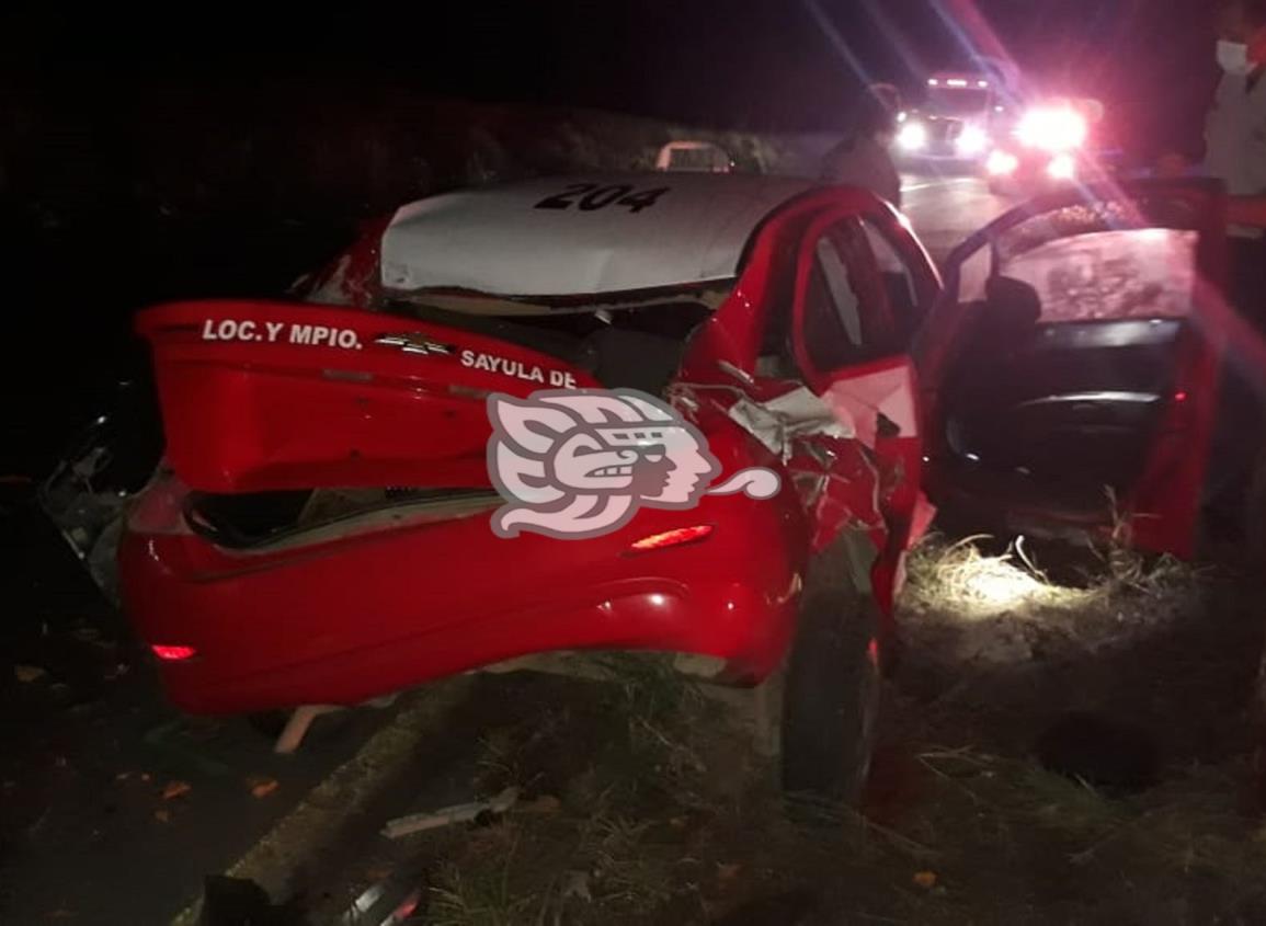 Abandona taxi tras choque en la Transístmica Sayula – Acayucan