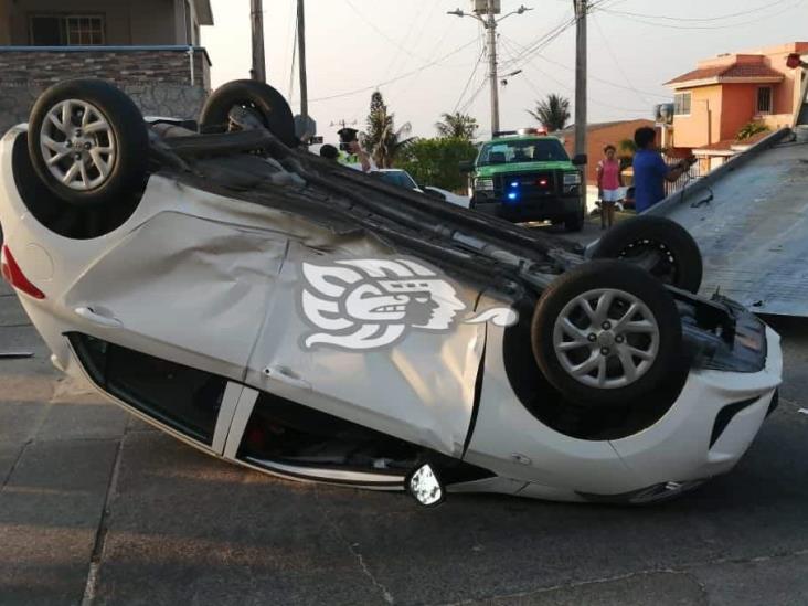 Choque y volcadura en la Petrolera de Coatzacoalcos; 6 lesionados