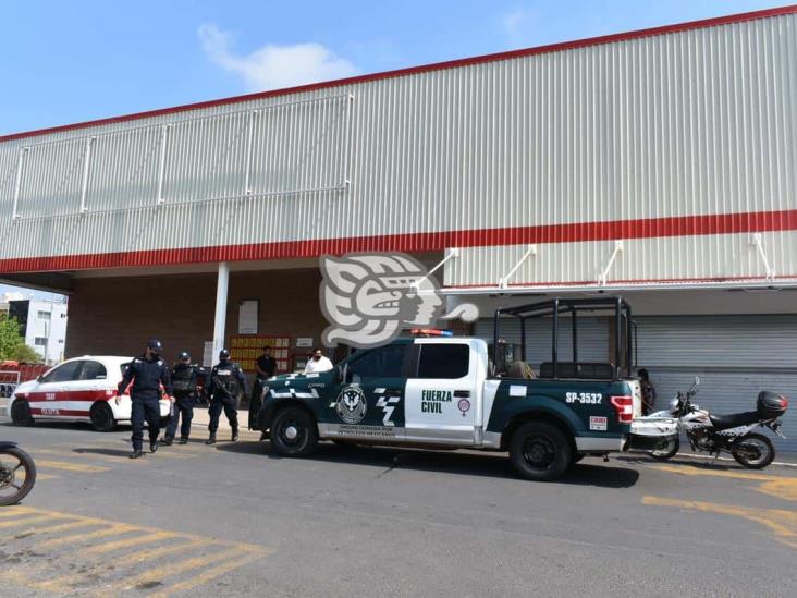 Abandonan feto en tienda comercial de Oluta