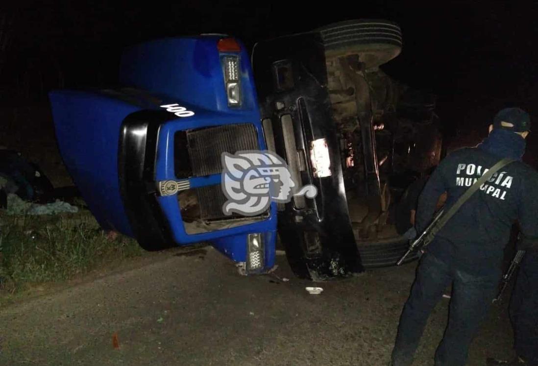 Sanjuaneño vuelca jaula ganadera en carretera Isla – Santiago 