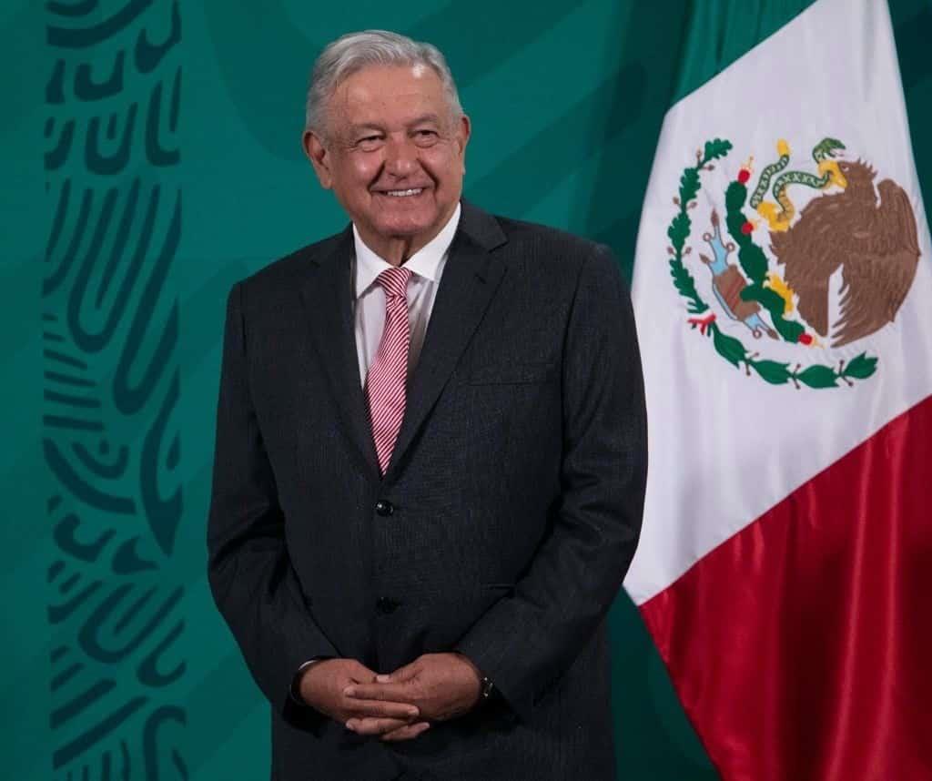 AMLO da banderazo a vacunación de docentes en Chihuahua y Puebla