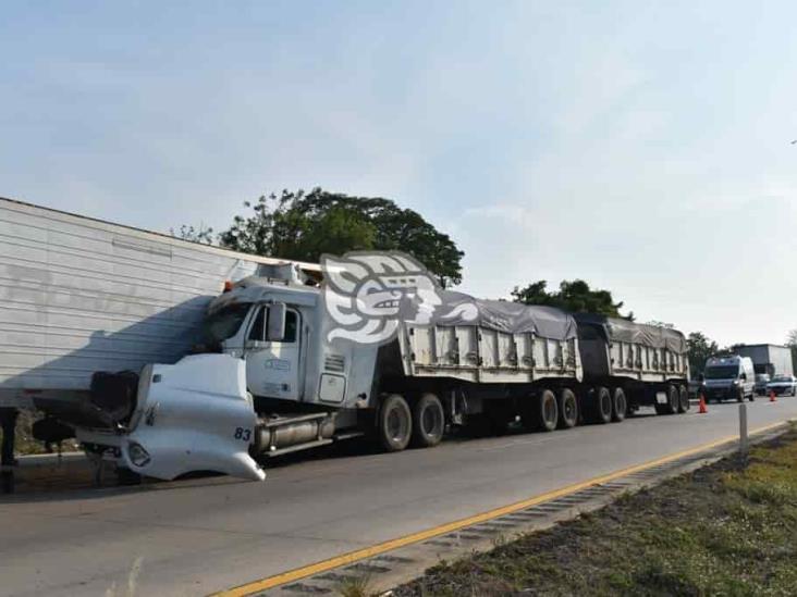 Un herido en choque sobre la autopista cerca de caseta Acayucan 