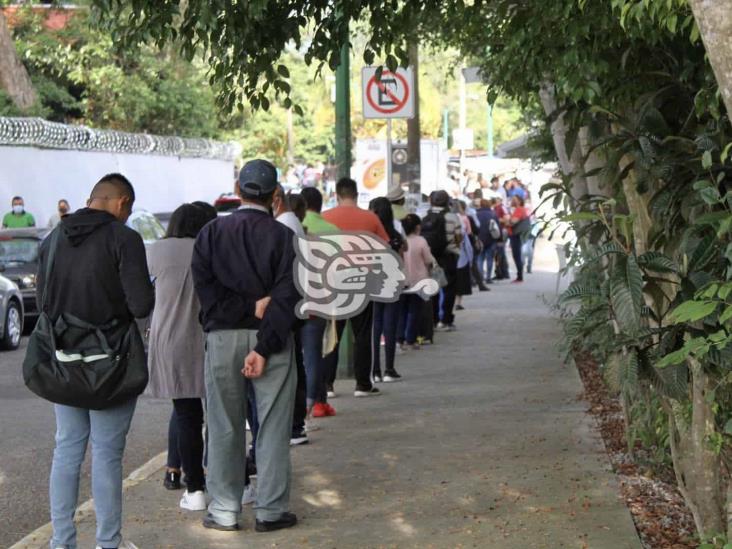 Aplican segunda dosis vs covid de Pfizer a maestros en Veracruz