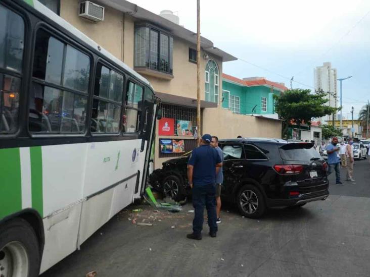 Tres personas lesionadas deja accidente entre urbano y vehículo particular