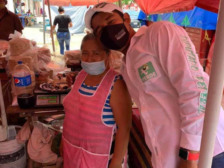 Locatarios del Mercado Morelos celebran ideología joven de Claudio Trujillo