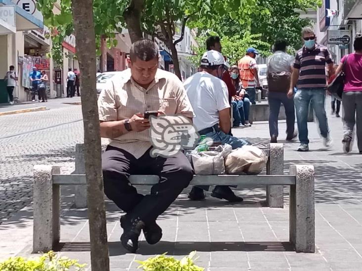 Habitantes de Xalapa relajan medidas sanitarias; no usan cubrebocas