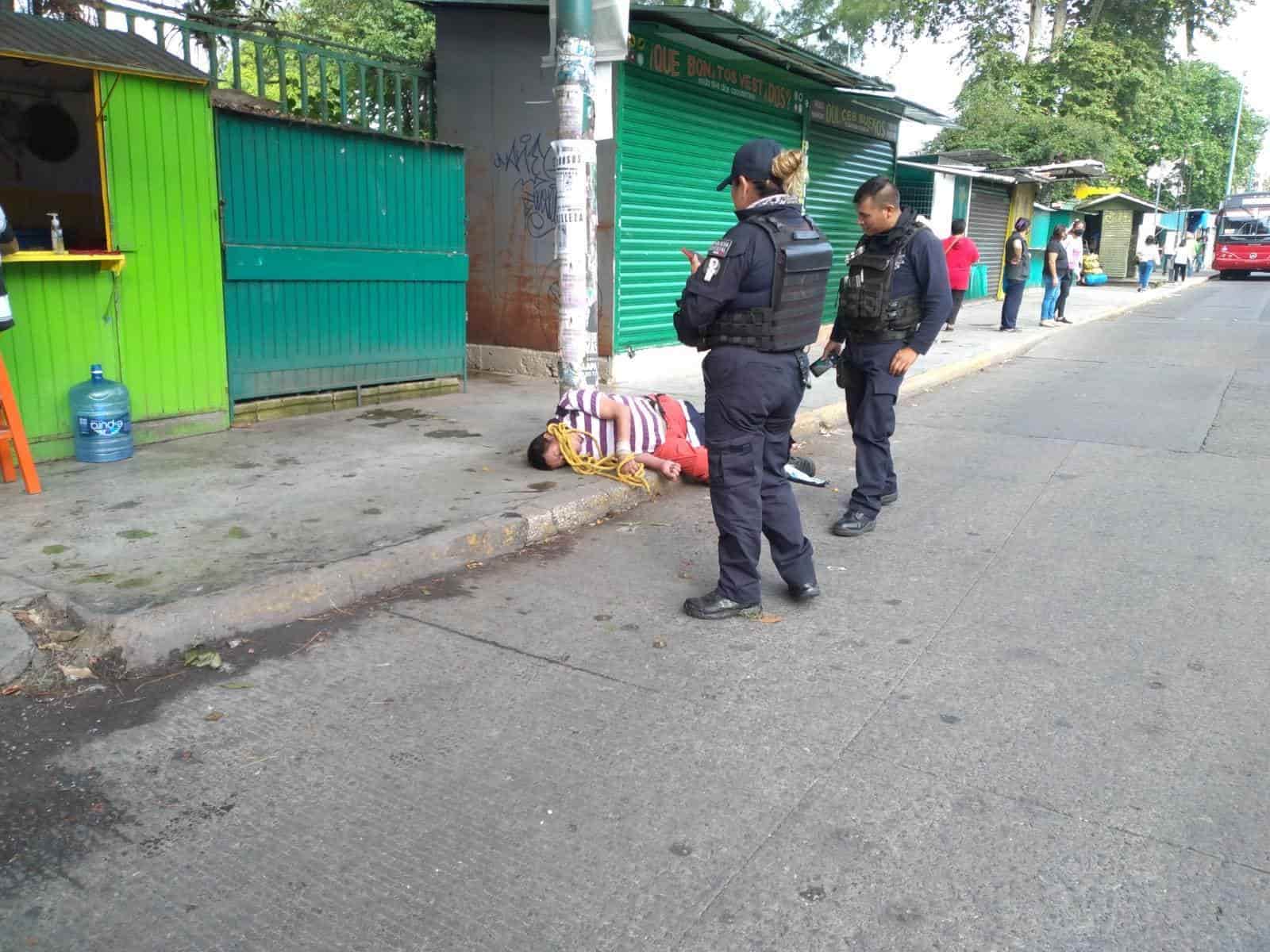 Hallazgo de hombre tirado en vía pública causa alarma en Los Sauces, en Xalapa