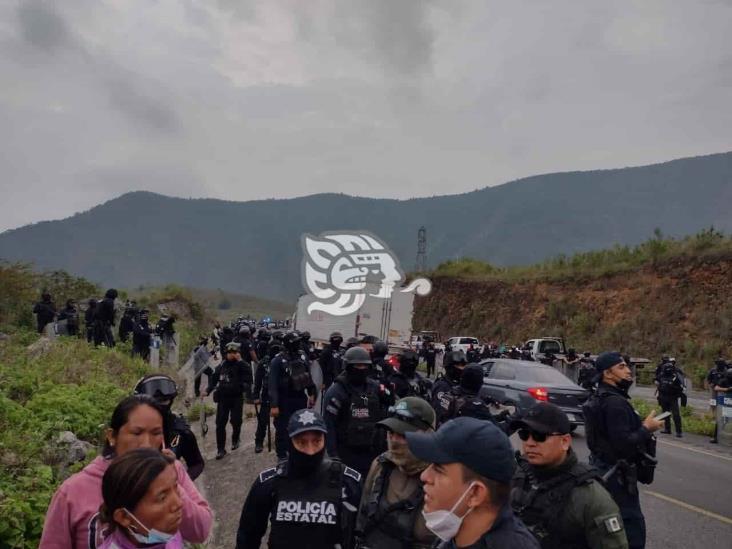 Luego de 8 horas, habitantes de Maltrata liberan autopista Orizaba-Puebla