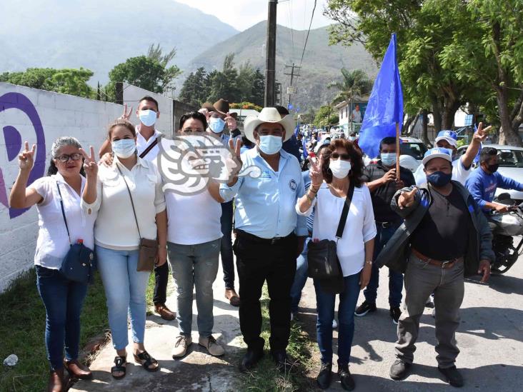 Efrén Espinoza Lozada realiza caravana de Sierra de Agua a Nogales