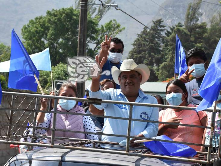 Efrén Espinoza Lozada realiza caravana de Sierra de Agua a Nogales