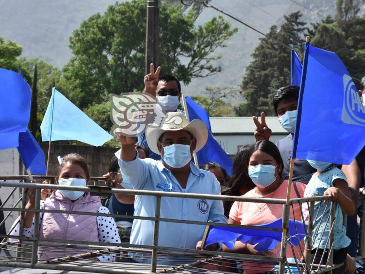 Efrén Espinoza Lozada realiza caravana de Sierra de Agua a Nogales