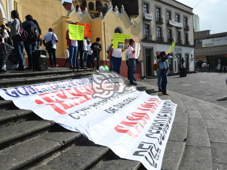 Se manifiestan familiares de detenidos en Las Choapas; piden diálogo con gobernador