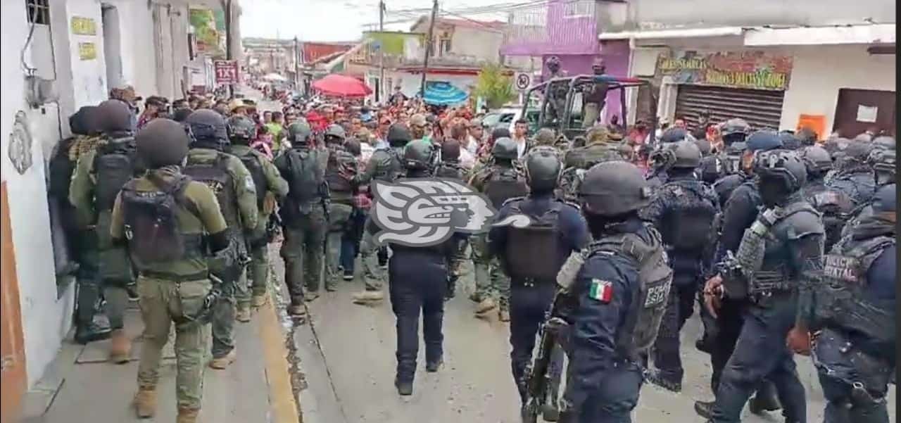 Con gases y golpes, desalojan a manifestantes de Fiscalía de Huatusco