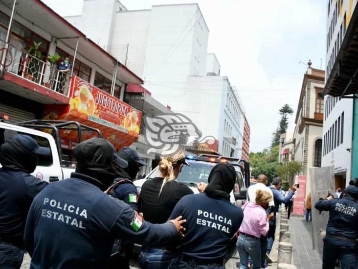 Antimotines disuelven protesta de taxistas de Veracruz y capturan a líder