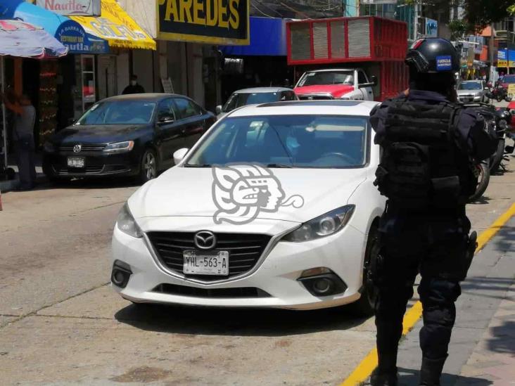 Mecánico libra asalto armado en Coatzacoalcos; balean vehículo