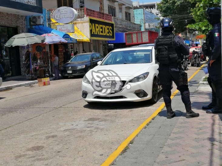 Mecánico libra asalto armado en Coatzacoalcos; balean vehículo