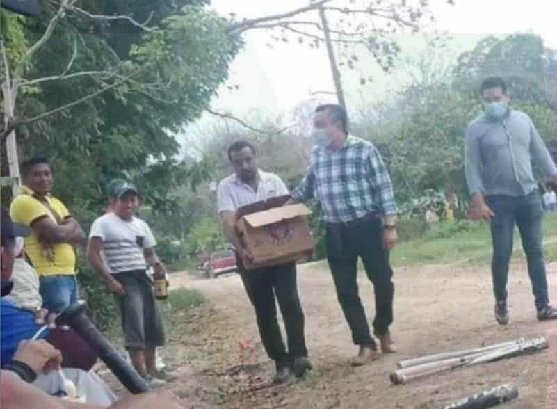 Mancha ofrece caguamas por votos en Veracruz y a Ricardo Anaya ya no le da vergüenza