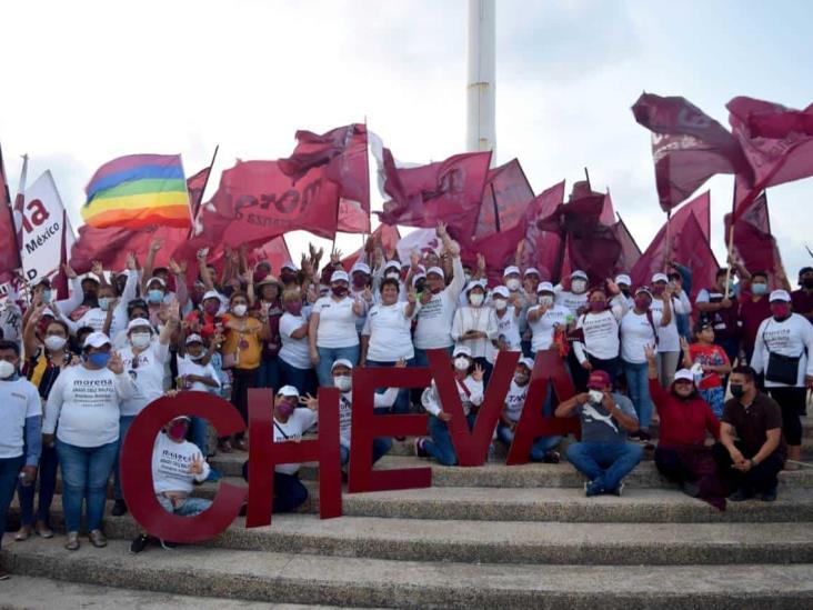 Cheva realizó espectacular papaqui por el malecón costero