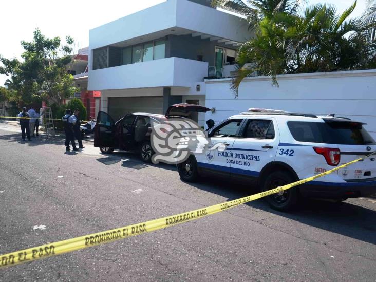 Atrapan a tres sujetos tras intentar robar el interior de una casa en Costa de Oro