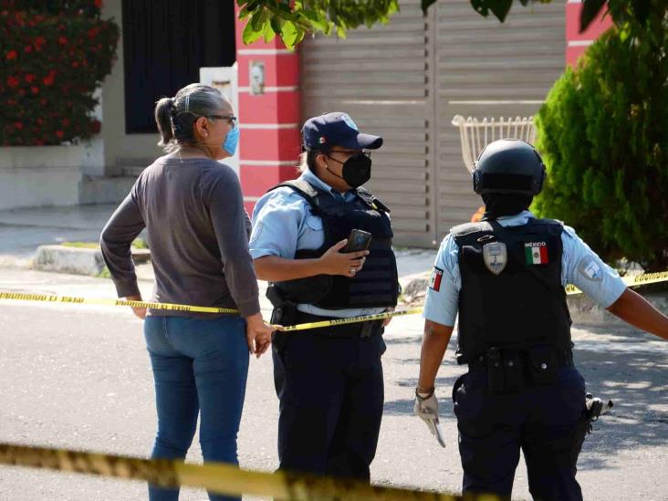 Atrapan a tres sujetos tras intentar robar el interior de una casa en Costa de Oro