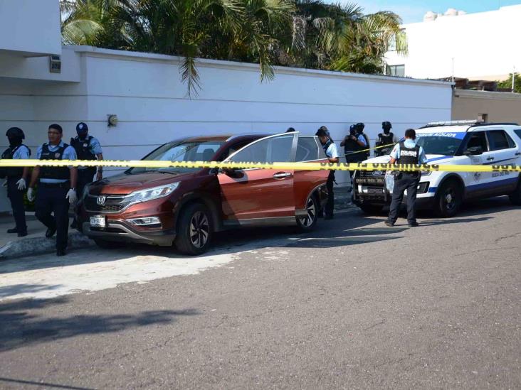 Atrapan a tres sujetos tras intentar robar el interior de una casa en Costa de Oro