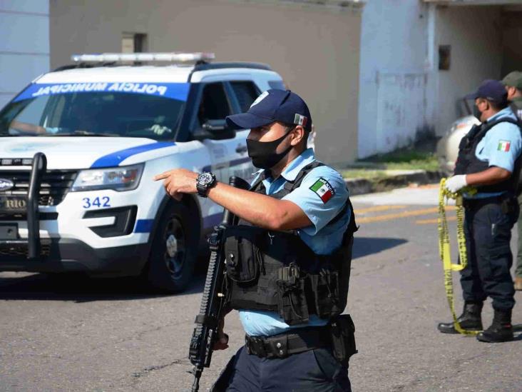 Atrapan a tres sujetos tras intentar robar el interior de una casa en Costa de Oro